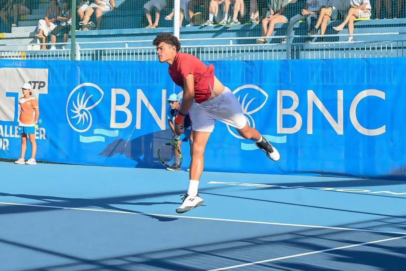 Jalane Ouillemon at the service of the Noumea challenger