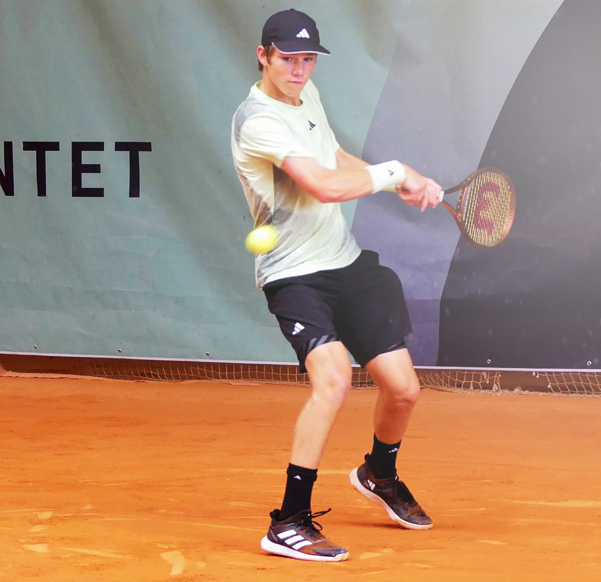 joueur de tennis au tournoi itf